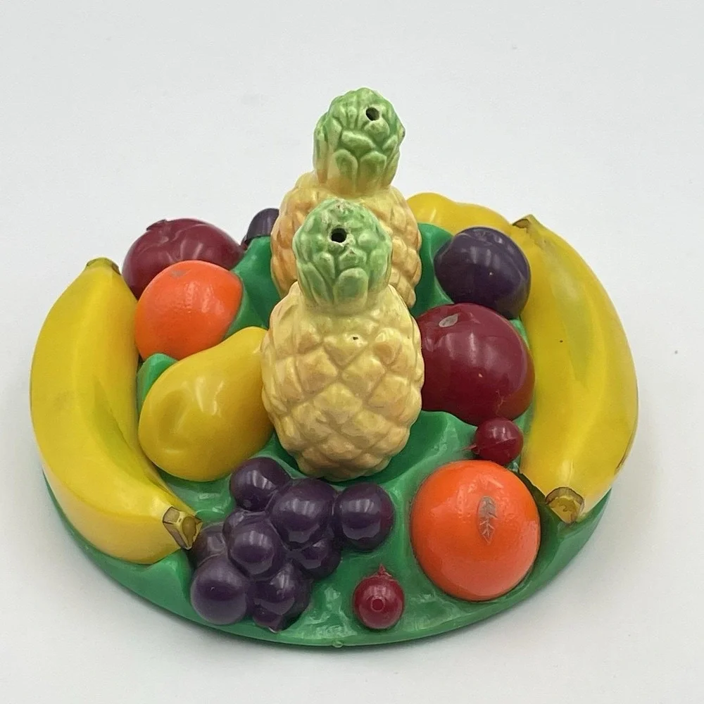 Vintage 1958 Fruit Tray w Pineapple Salt Pepper Shakers‎ Ceramic Plastic